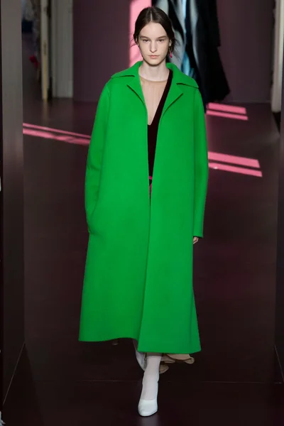 Look 17